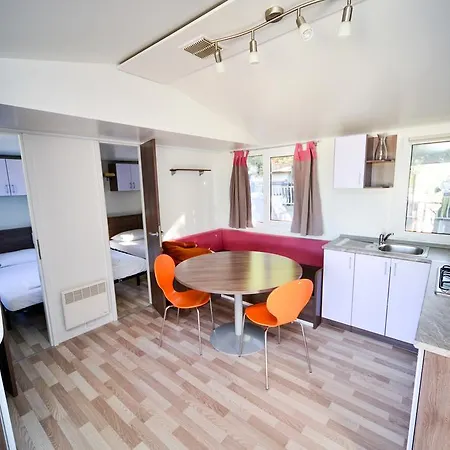Üdülőpark Mobile Homes Lovre