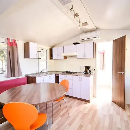 База отдыха Mobile Homes Lovre Пакоштане