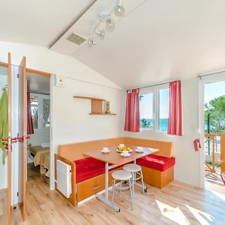Mobile Homes Lovre База отдыха 3*